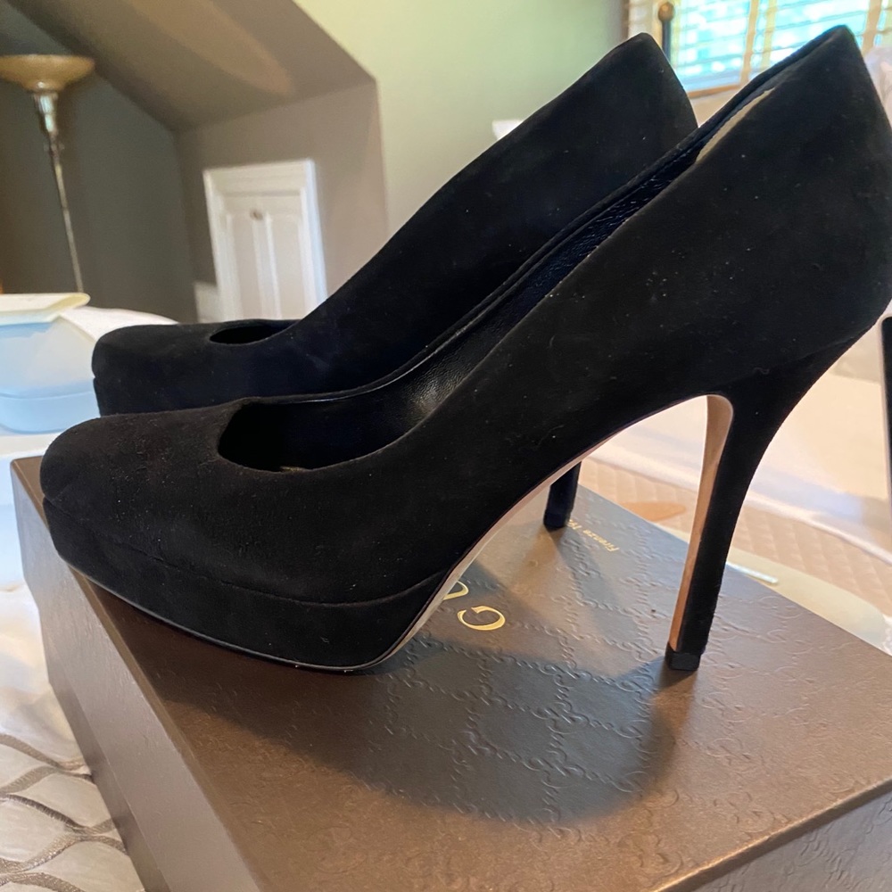 Gucci black suede pumps